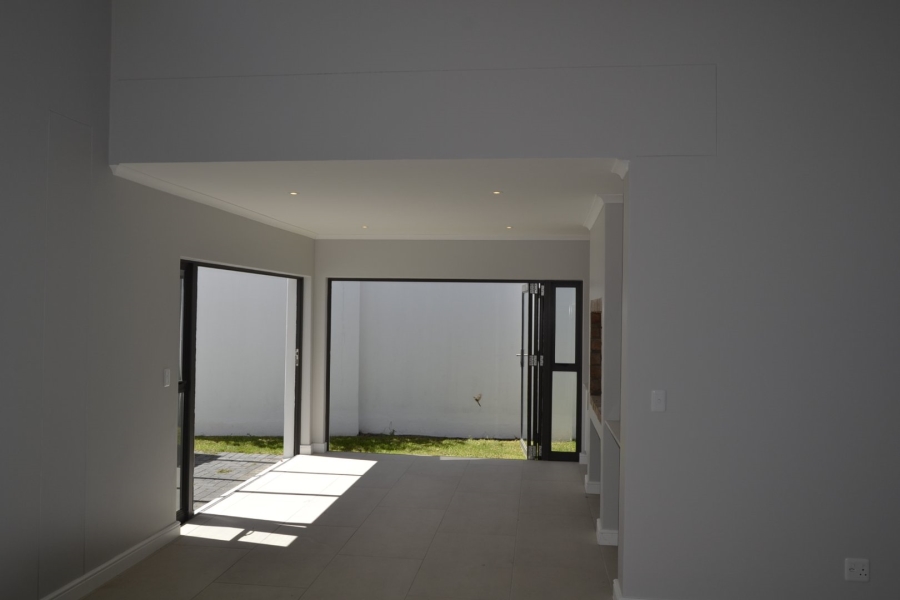 3 Bedroom Property for Sale in Croydon Gardens Estate Western Cape